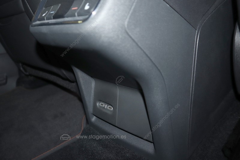 Toma de enchufe 230 voltios para Skoda Enyaq 5A