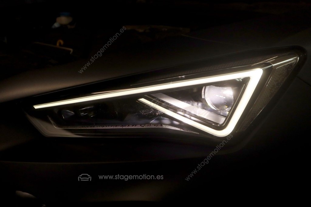 Faros LED Matrix con LED DRL para Cupra Formentor KM