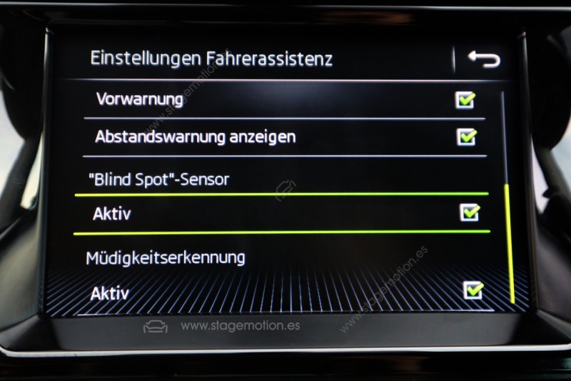 Asistente de cambio de carril incluido asistente de estacionamiento para Skoda Fabia NJ