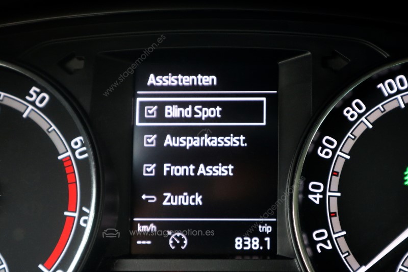 Asistente de cambio de carril incluido asistente de estacionamiento para Skoda Fabia NJ