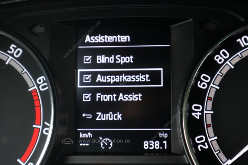 Asistente de cambio de carril incluido asistente de estacionamiento para Skoda Fabia NJ